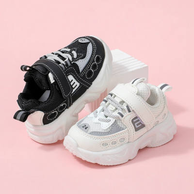 Sneakers goffo in velcro con motivo lettera a blocchi di colore per bambini