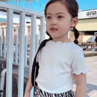 Kurzarm-T-Shirt aus Eisseide, neue koreanische Version, Mädchen und Babys, vielseitige Sommerkleidung, gestreifte, stilvolle Oberteile mit Pilzkanten für Kinder und Kinder mittleren Alters  Weiß