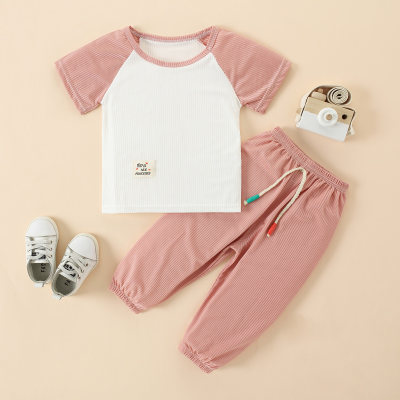Pijama de camiseta y pantalón casual de color sólido en contraste para niña pequeña
