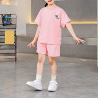 T-shirt a maniche corte con motivo a lettera in tinta unita da bambina in 2 pezzi e pantaloncini abbinati  Rosa