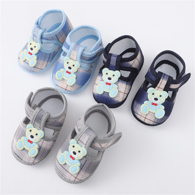 Zapatos para niños pequeños con suela suave a cuadros y osito para bebé