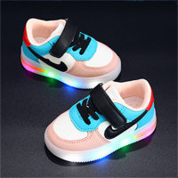 Zapatillas deportivas luminosas de colores para niños.  Rosado