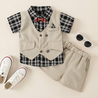 Camiseta y pantalones cortos con bloques de color a cuadros de algodón para niños pequeños