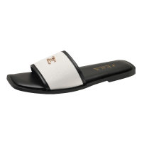 Chanel style flat slippers for women to wear as outerwear, fashionable French sandals, soft-soled beach flip flops  Black
