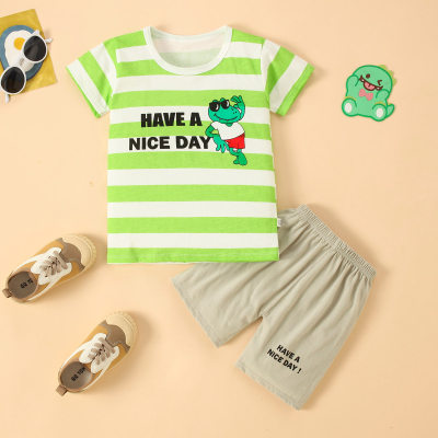 Camiseta de manga corta con estampado de cocodrilo y letras a rayas de algodón puro para niños pequeños de 2 piezas y pantalones cortos a juego