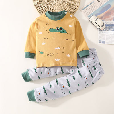 Top a maniche lunghe con stampa coccodrillo in puro cotone da bambino in 2 pezzi e pantaloni stampati all-over