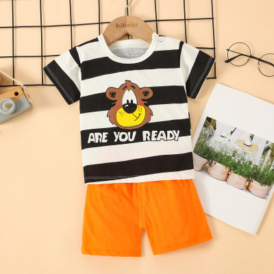 T-shirt a maniche corte stampata con lettera e orso in puro cotone da bambino in 2 pezzi e pantaloncini in tinta unita