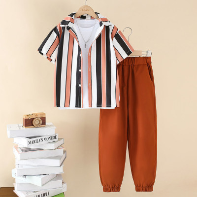 Camisa de manga corta a rayas de niño de 2 piezas y pantalones de color sólido