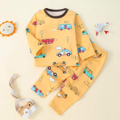 Pijama con pantalones y camiseta con bloque de color estampado con letras de coches para niños pequeños