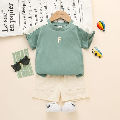 Top e shorts de manga curta com estampa de letras de bebê menino