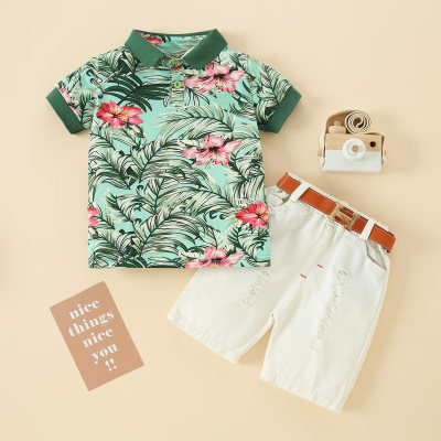 Camisa, pantalones cortos y cinturón con estampado floral para niño pequeño