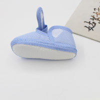 Sandalias suaves de bebé Mickey a rayas  Azul