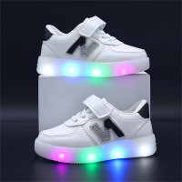 Zapatillas luminosas de rayas para niños.  Blanco