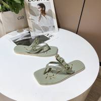 Modische Strass-Flip-Flops für Damen 2024 Sommer neuer Stil Outdoor-Flip-Flops mit dicken Sohlen und flachen Sohlen für den Strandurlaub  Grün