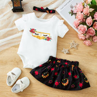 بذلة رومبر قصيرة الأكمام لطفلة الرضيع بتصميم يحتوي على طبعة وردة وقمر، مع تنورة  أبيض