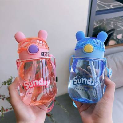 Children's water cup, straw cup, cute and super cute primary school boy and girl summer creative cartoon portable strap drinking cup
