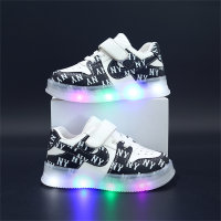 Zapatillas deportivas con emisión de luz LED con letras estampadas para niños  Negro