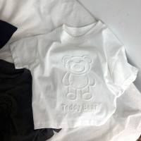 T-shirt da bambino stampata con orso T-shirt estiva a maniche corte in morbido cotone tridimensionale per bambini T-shirt casual da bambina alla moda  bianca