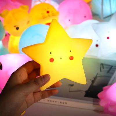 Lampada lenitiva luminosa per bambini a luce notturna a led a forma di stella dei cartoni animati