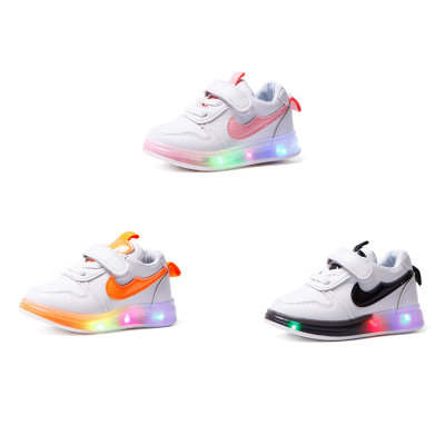 Zapatos deportivos luminiscentes para niñas pequeñas
