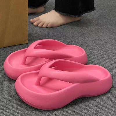 Chinelos de sola grossa para as mulheres usarem em casa no verão, sandálias de praia antiderrapantes