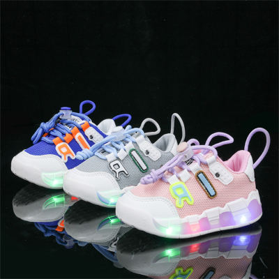 حذاء رياضي برباط بنمط حروف LED للأطفال الصغار