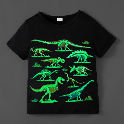 Camiseta com estampa de dinossauro infantil