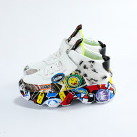 حذاء سنيكرز بشريط فيلكرو بنمط جرافيتي للأطفال البنات  أبيض
