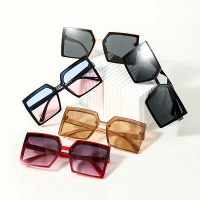 Óculos de sol degradê em formato quadrado para crianças