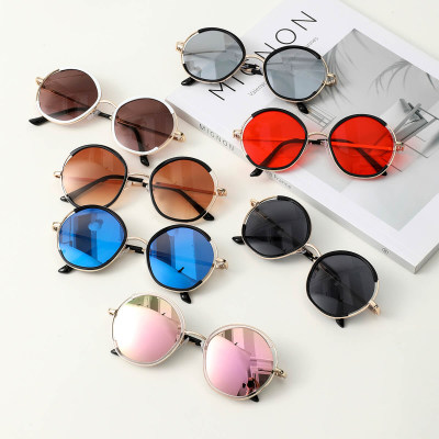 Óculos de sol coloridos e estilosos para crianças