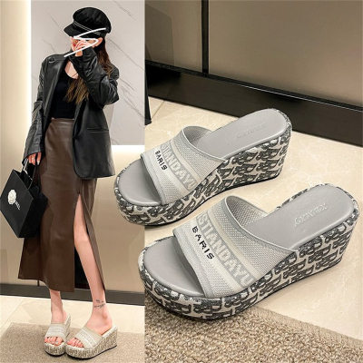 Women's slippers for outdoor wear, thick sole, height-enhancing, niche, high-end sandals