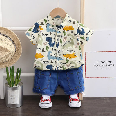 Versione coreana di abbigliamento per bambini, nuovo stile estivo, camicia di dinosauro e tuta di jeans di nuovo stile per il commercio estero transfrontaliero dei ragazzi di piccola e media taglia
