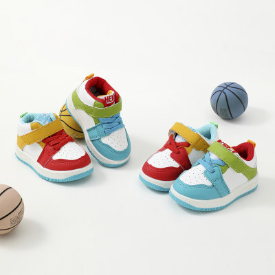 Zapatillas altas antideslizantes de velcro con diseño de bloques de colores para niños pequeños
