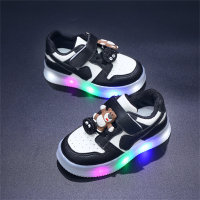 حذاء رياضي مضيء بطبعة دب الفراولة بألوان متعددة للأطفال  أسود