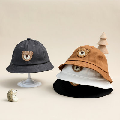 قبعة دلو مزينة بالدب من القطن الخالص للأطفال