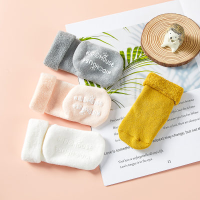 Chaussettes de couleur unie en pur coton pour bébé
