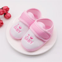 أحذية للأطفال الرضع والأطفال الصغار بنعل ناعم مع حروف وألوان على شكل قلب  وردي 