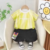Traje de verano de nuevo estilo para bebés, niño elegante de un año, bonito traje de dos piezas con estampado de algodón de bambú de manga corta de verano  Amarillo