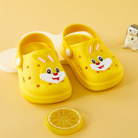 Zapatos infantiles con madriguera de conejo de dibujos animados.  Amarillo