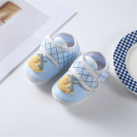 Sapatos infantis com sola macia em tecido com padrão de cenoura 3D para bebê  Azul