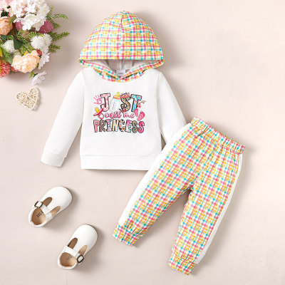 Traje de suéter de manga larga y pantalones a cuadros con estampado de letras de 2 piezas para niña bebé