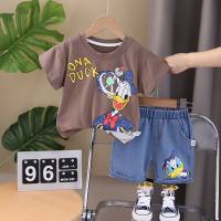 Shorts de manga curta com estampa de desenho animado terno de verão para meninos  Castanho