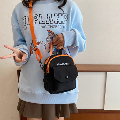 Kleine quadratische Tasche aus Nylon in Kontrastfarbe, eine Schulter, Umhängetasche, großes Fassungsvermögen, kleiner Rucksack, neutrale Hip-Hop-Trendtasche