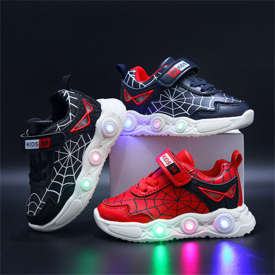 Novos calçados esportivos infantis de desenho animado com luzes na primavera e no outono, calçados infantis luminosos de couro com teia de aranha LED para meninos de 1 a 6 anos