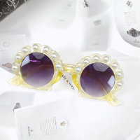 Lindas gafas de perlas con incrustaciones de concha para niños.  Amarillo