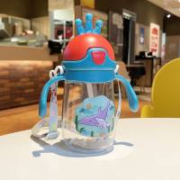Taza de agua con pajita para niños, vaso de plástico con asa, excursión portátil  Multicolor