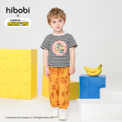 Conjunto Minions × menino bebê hibobi estampado preto e branco com blusa listrada e calça amarela