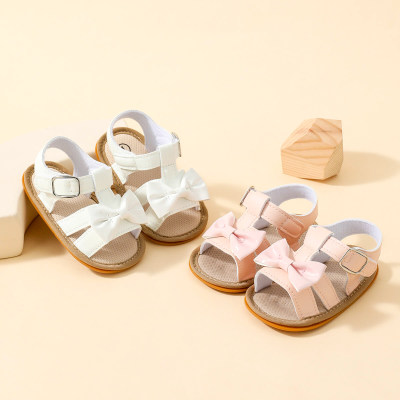 Sandalias con decoración de lazo y puntera abierta de color liso para niña bebé