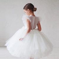 Mädchenkleid mit fliegenden Ärmeln Prinzessinnenkleid Kinderkleid Blumenmädchen-Auftrittskostüm Kinderrock Flauschiges Garn-Auftrittskostüm  Weiß