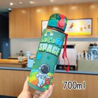 Taza de agua potable con cuerda portátil, vaso de plástico con astronauta de dibujos animados de alto valor  Multicolor